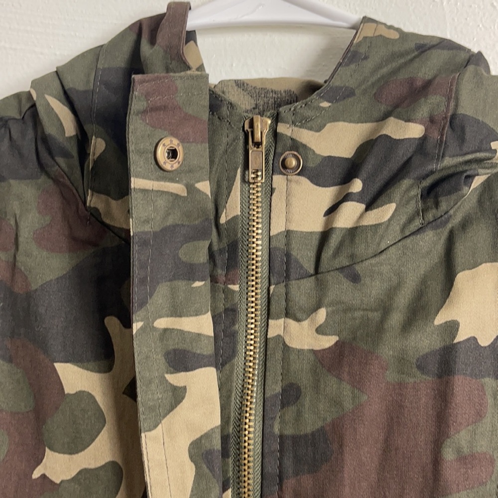 Women’s camo vest size medium - Picture 10 of 16